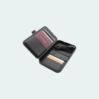 Mula Swiss Peak Travel-Case made of RCS recycled PU with 3-in-1-Charger (Black)